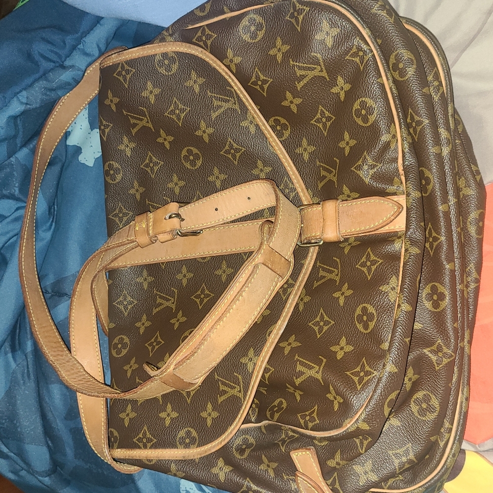 Louis Vuitton Authentic Saumur 30 Shoulder bag